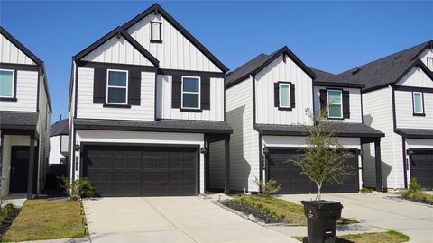 Photo of 2913 Crown Gate Drive, Houston, TX 77047 (MLS # 32993784)