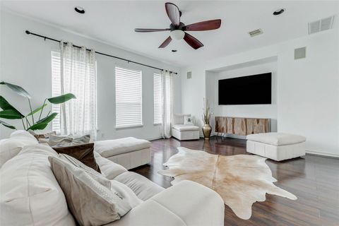 Photo of 1203 Ennis Street, Houston, TX 77003 (MLS # 56707259) Photo of 1203 Ennis Street, Houston, TX 77003 (MLS # 56707259)