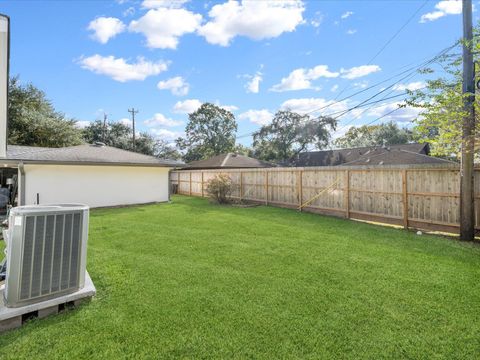 Tiny photo for 5603 Grape Street, Houston, TX 77096 (MLS # 27798819)