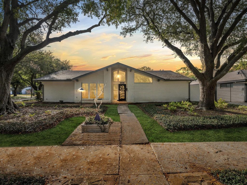 Photo of 5603 Grape Street, Houston, TX 77096 (MLS # 27798819)