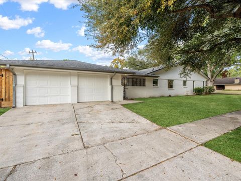 Tiny photo for 5603 Grape Street, Houston, TX 77096 (MLS # 27798819)