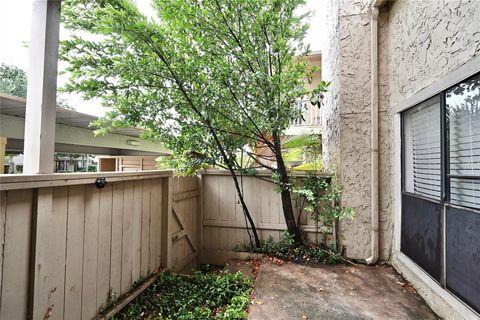 Photo of 9407 Pagewood Lane, Houston, TX 77063 (MLS # 31699591)