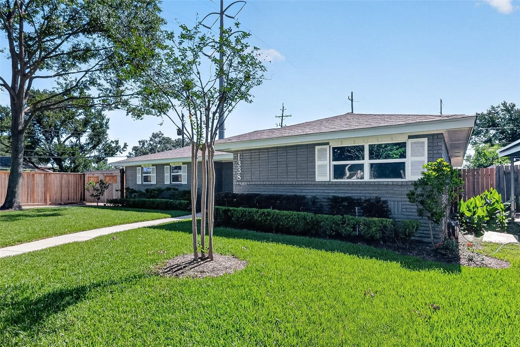 Photo of 1338 Seaspray Court, Houston, TX 77008 (MLS # 26755977)