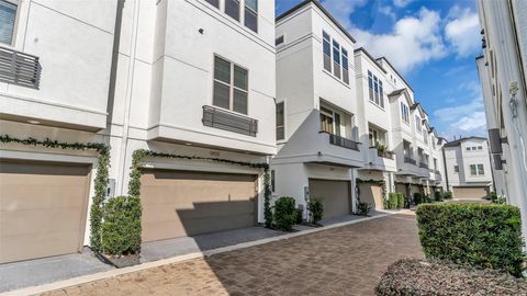 Photo of 5429 Larkin Street, Houston, TX 77007 (MLS # 20778039)