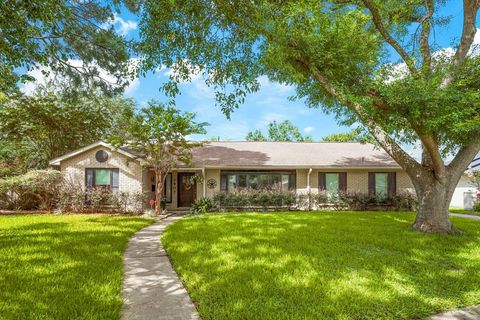 Photo of 5907 Beaudry Drive, Houston, TX 77035 (MLS # 40770916)