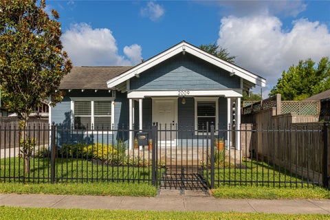Photo of 2009 Singleton Street, Houston, TX 77008 (MLS # 26781753)