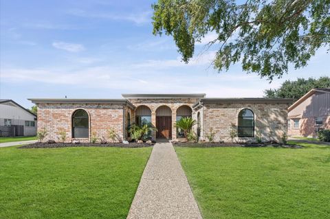 Photo of 5634 Jason Street, Houston, TX 77096 (MLS # 22889266)