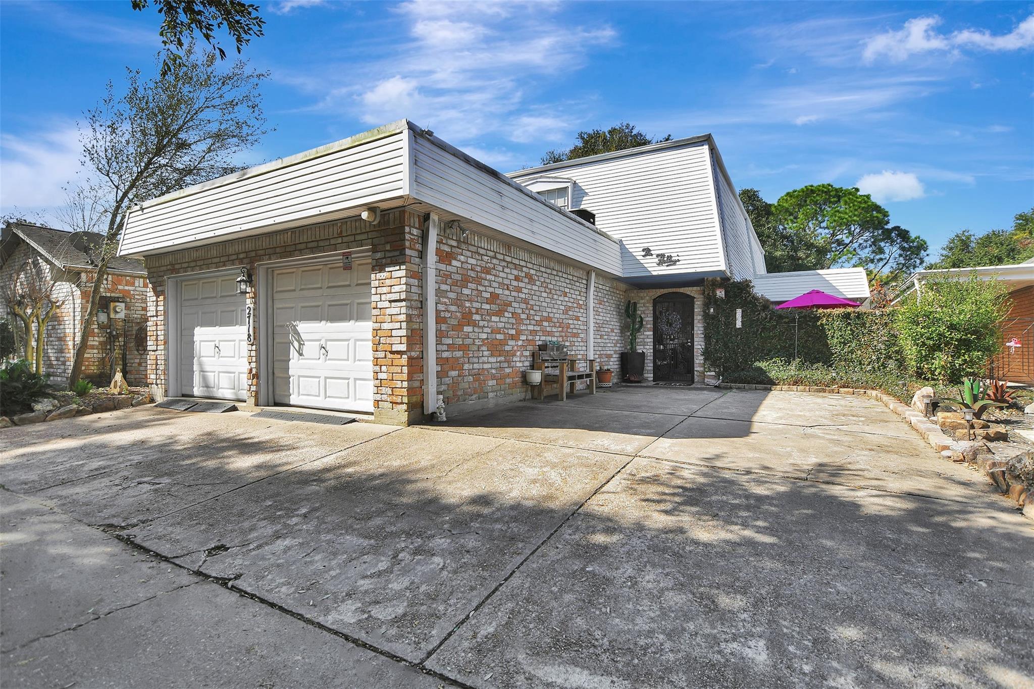 2718 Kissing Camel Court