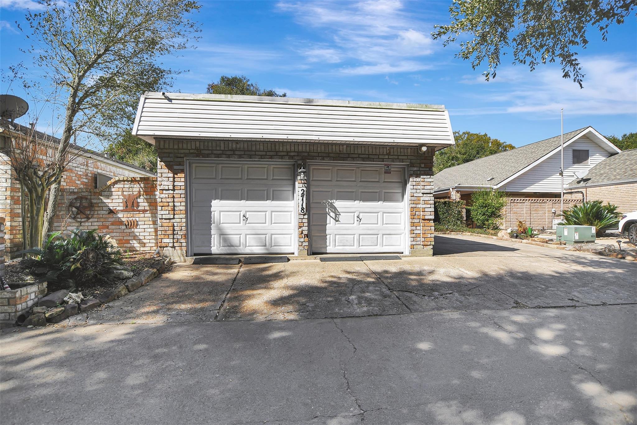 2718 Kissing Camel Court