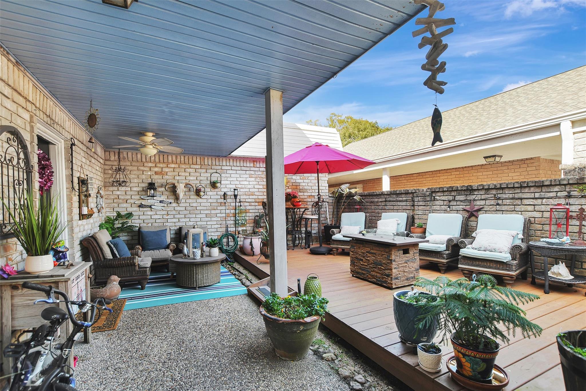 2718 Kissing Camel Court