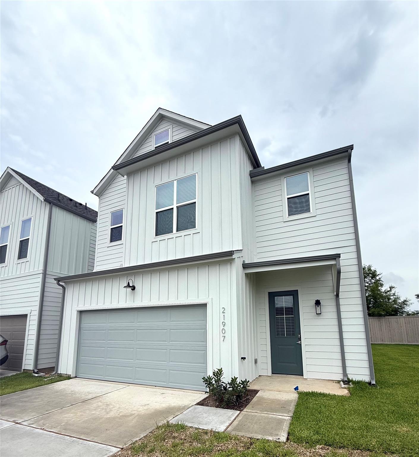 21907 Bobby Meadow