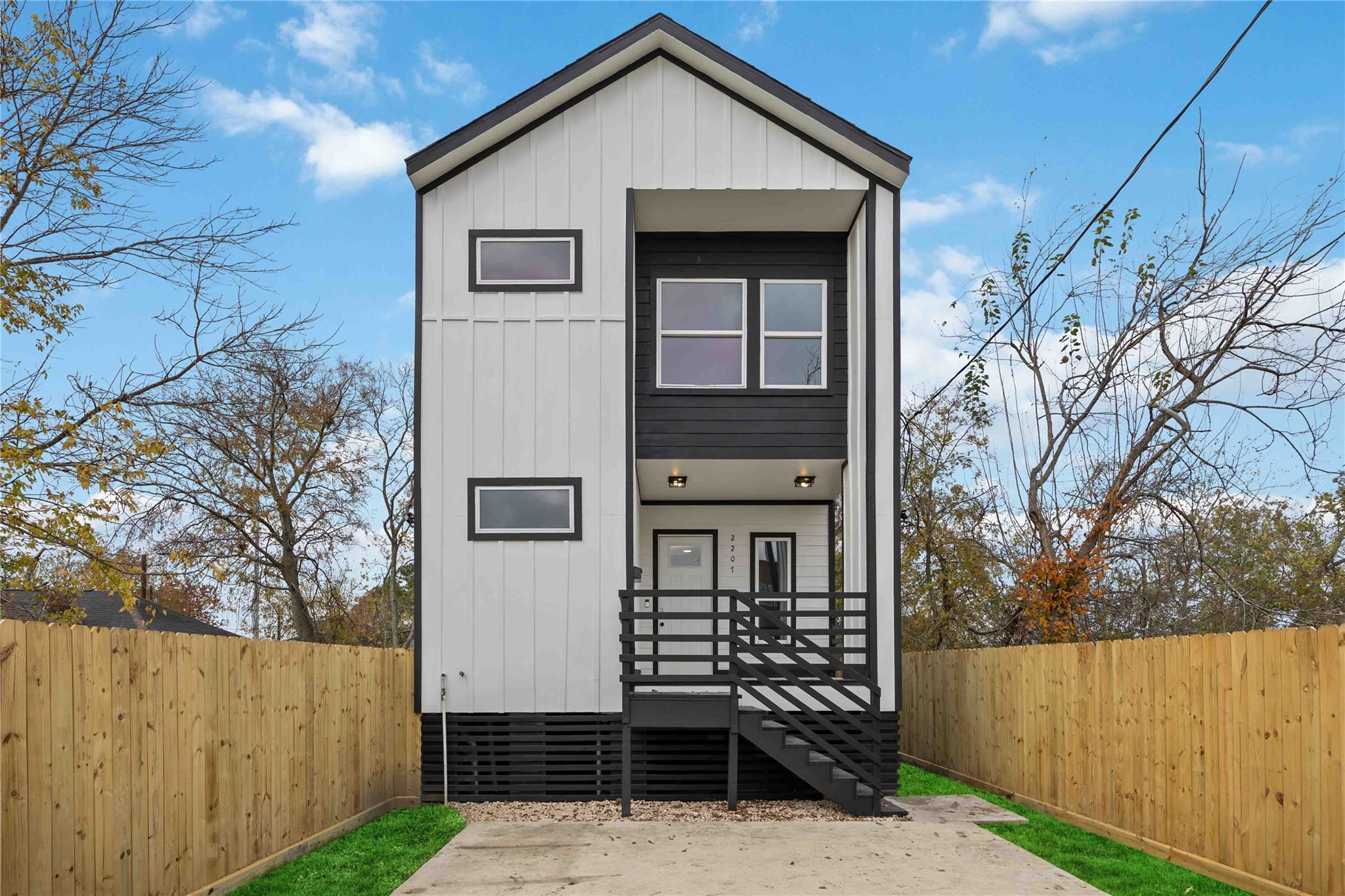 2207 Des Chaumes Street