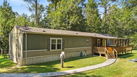 Photo of 375 Chestnut Bend, Huntsville, TX 77320 (MLS # 45229533)