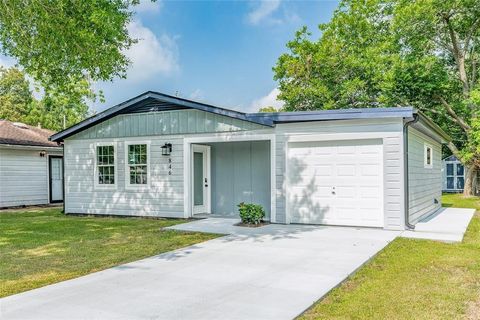 Photo of 846 S Anderson Street, Angleton, TX 77515 (MLS # 46125054) Photo of 846 S Anderson Street, Angleton, TX 77515 (MLS # 46125054)