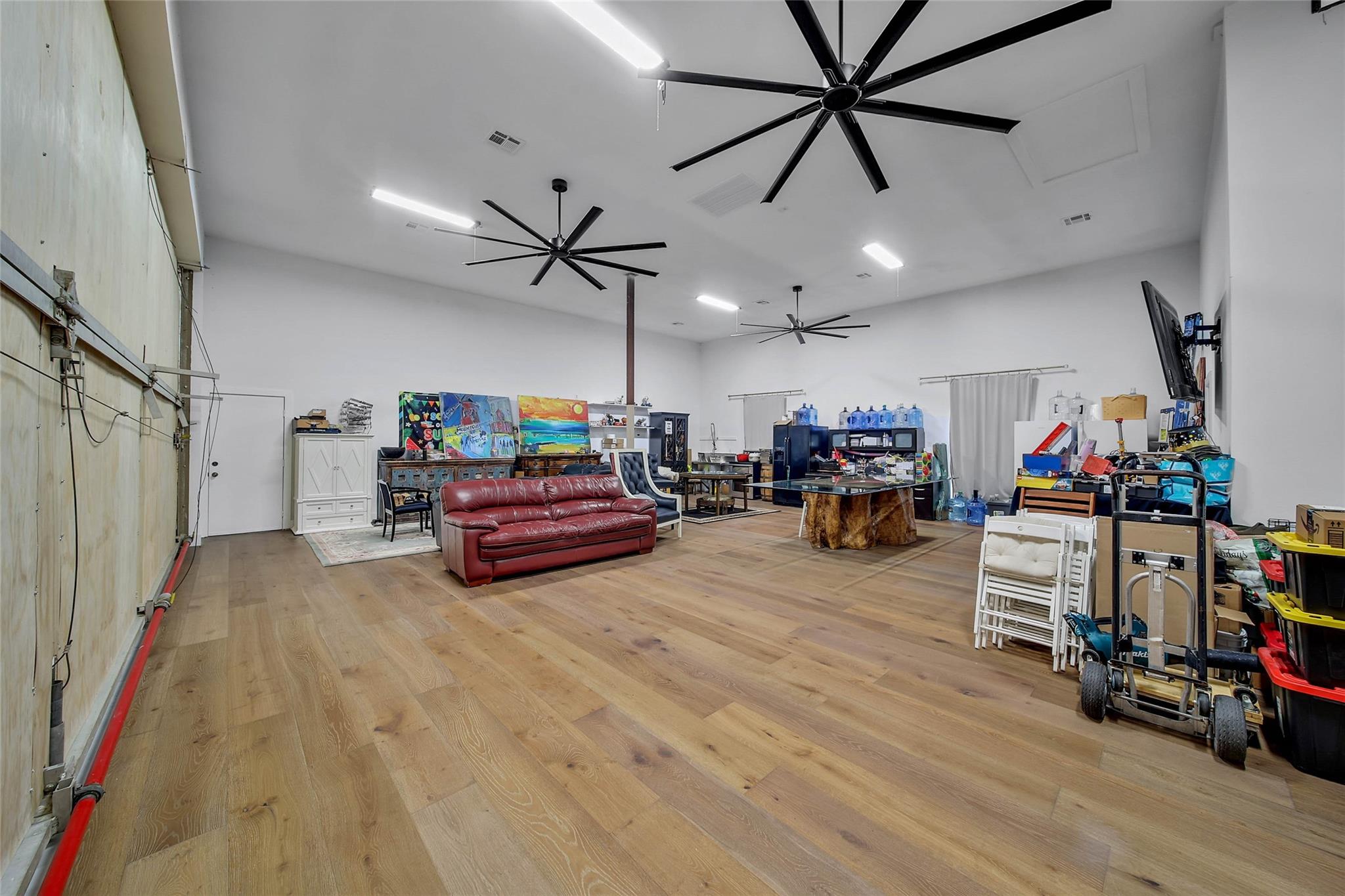 11 W Kitty Hawk St