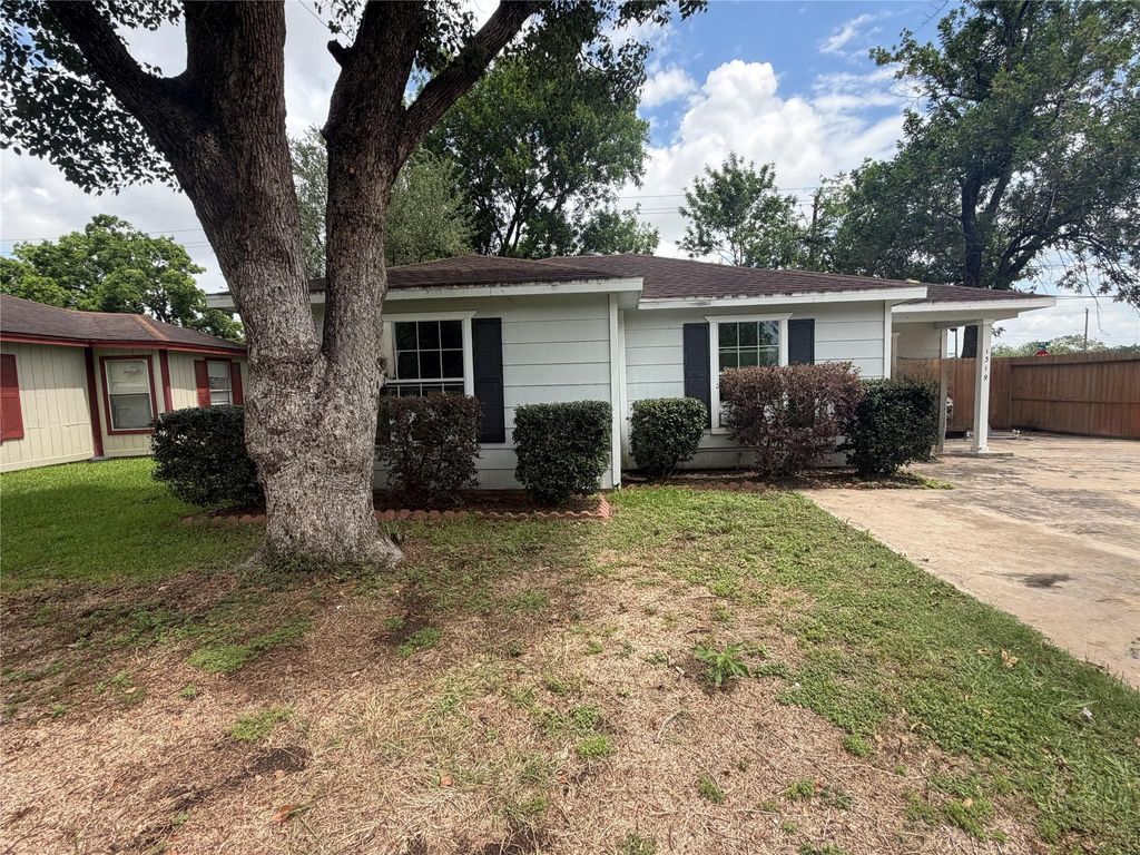 Photo of 1319 Bernard Street, Pasadena, TX 77506 (MLS # 64336632)