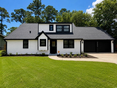 Homes For Sale - 3004 Woodland Drive<br/> Dickinson, TX 77539