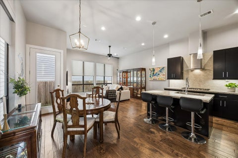 Photo of 2410 Couch Street, Houston, TX 77008 (MLS # 53866951)