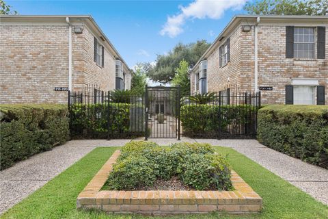 Photo of 7900 Westheimer Road #226, Houston, TX 77063 (MLS # 15894428)