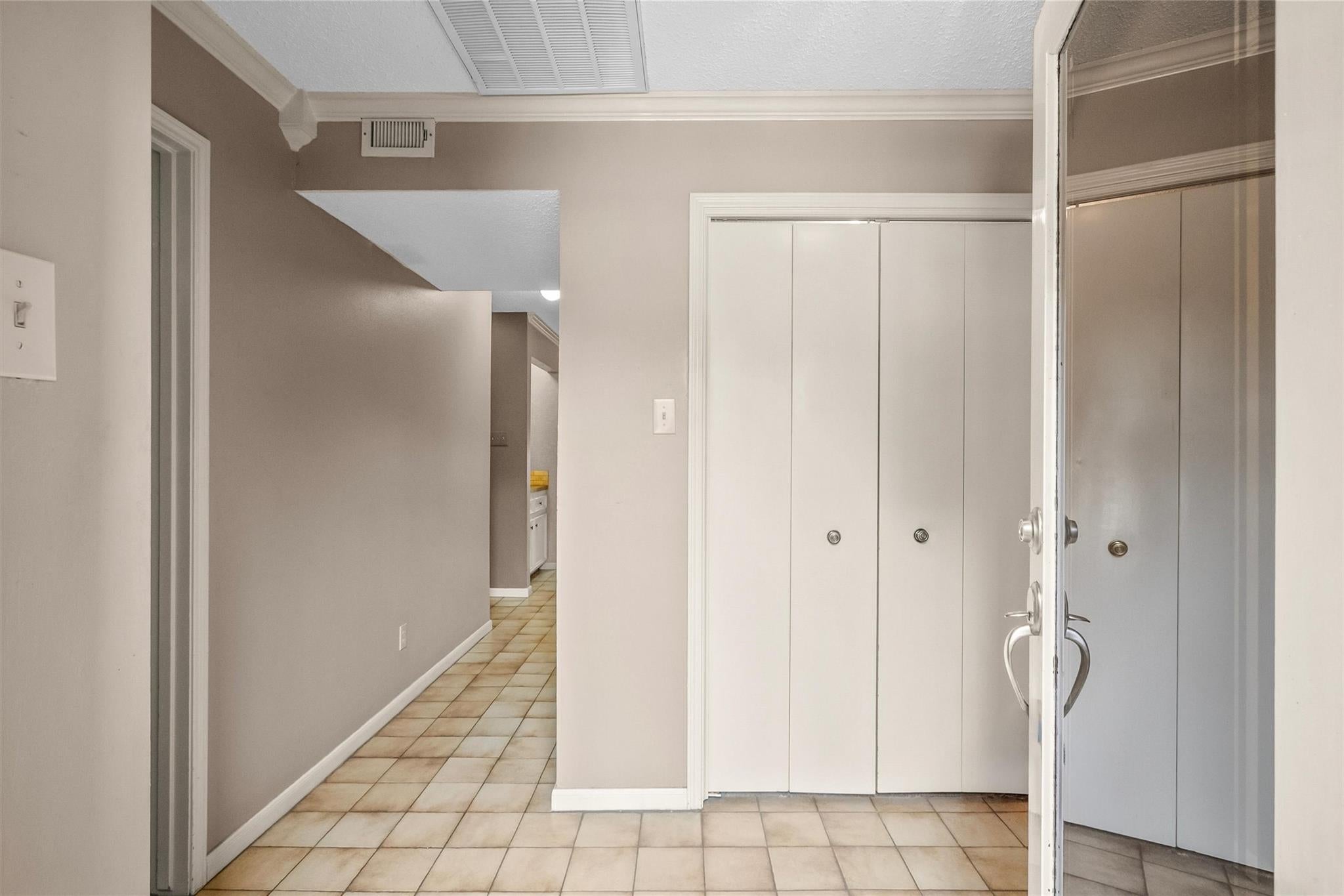 3822 Knollcrest Drive
