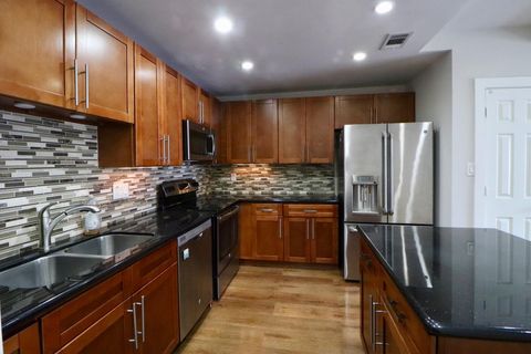 Photo of 5929 Queensloch Drive #122, Houston, TX 77096 (MLS # 21627437)