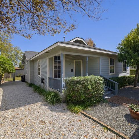 Photo of 208 E 38th Street, Houston, TX 77018 (MLS # 69042842)