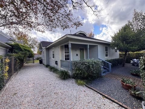 Photo of 208 E 38th Street, Houston, TX 77018 (MLS # 69042842)