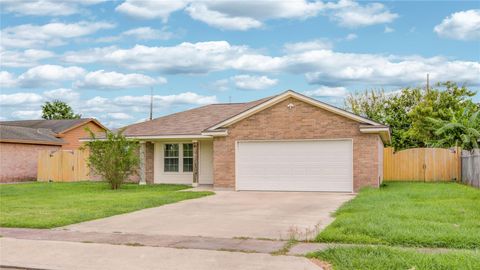 Photo of 1611 N Avenue O, Freeport, TX 77541 (MLS # 85003325) Photo of 1611 N Avenue O, Freeport, TX 77541 (MLS # 85003325)