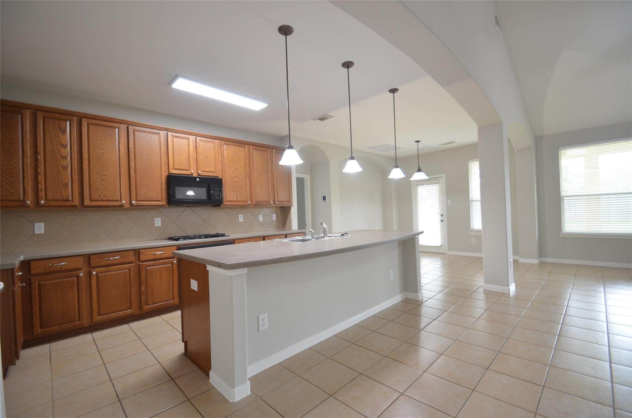 712 Almond Pointe