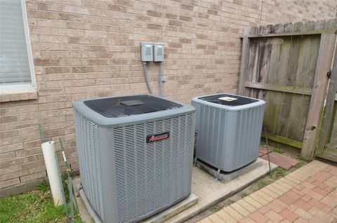 Tiny photo for 712 Almond Pointe, League City, TX 77573 (MLS # 54994375)