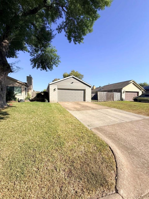 Photo of 13818 Sheri Hollow Lane, Houston, TX 77082 (MLS # 72191230)