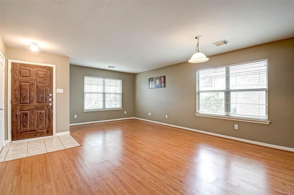 2327 Crossmill Lane