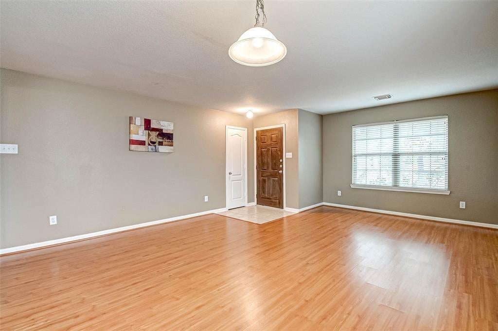 2327 Crossmill Lane
