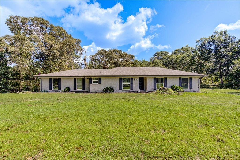Photo of 814 County Road 3141 E, Cleveland, TX 77327 (MLS # 51402833)