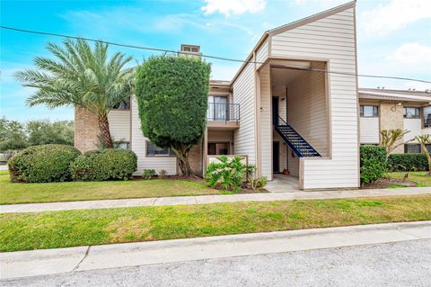 Photo of 7069 N Holiday Drive, Galveston, TX 77550 (MLS # 86341888)