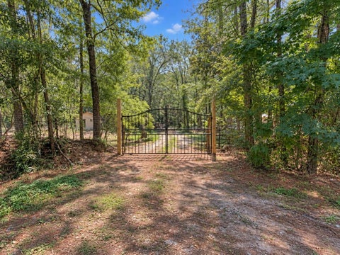 Photo of 191 Regency Drive, Shepherd, TX 77371 (MLS # 87970988)