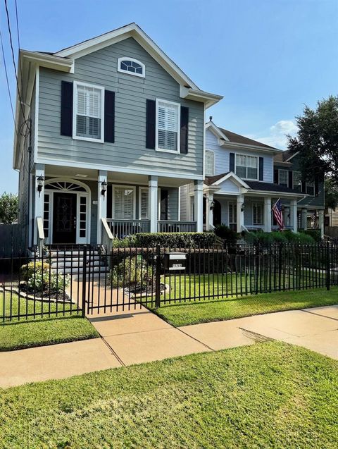 Photo of 1526 W 25th Street #A, Houston, TX 77008 (MLS # 71887640)