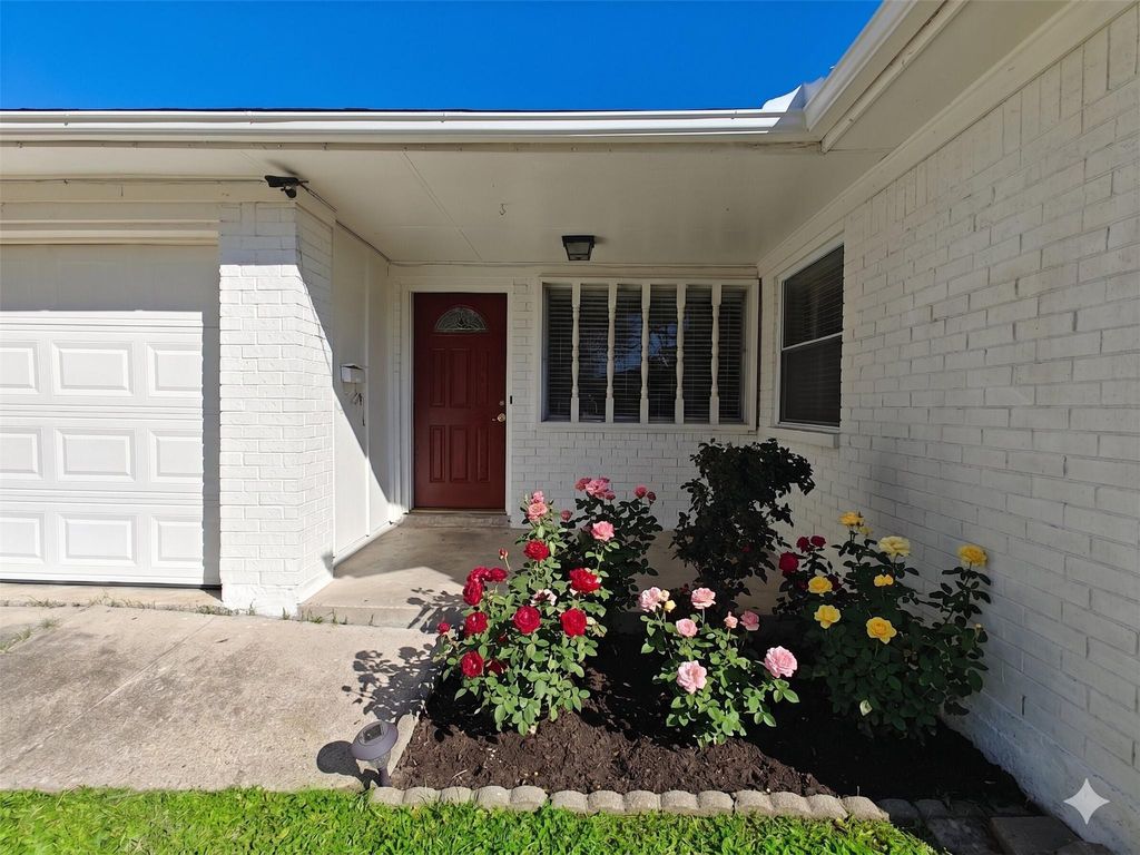 Photo of 8818 Roos Road, Houston, TX 77036 (MLS # 78906200)