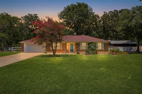 Photo of 39 Wood Lodge Drive, Huntsville, TX 77320 (MLS # 97306298)