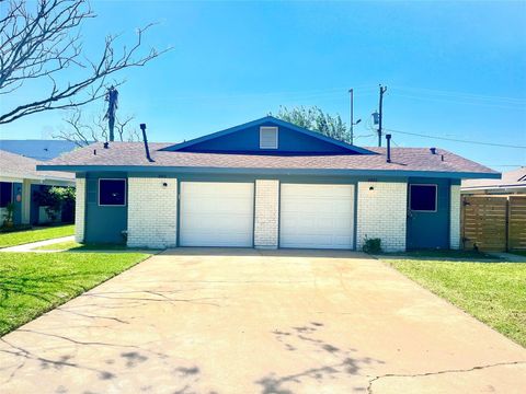 Photo of 1901 Bahama Drive, Seabrook, TX 77586 (MLS # 9987429)