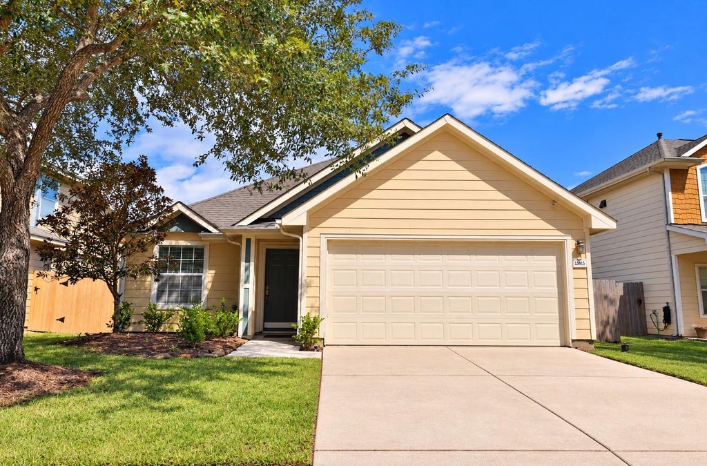 Photo of 12915 Redbud Shores Lane, Houston, TX 77044 (MLS # 34911484)