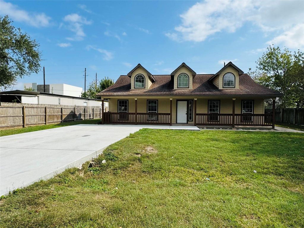 Photo of 17202 E Shawnee Street, Baytown, TX 77523 (MLS # 24915158)