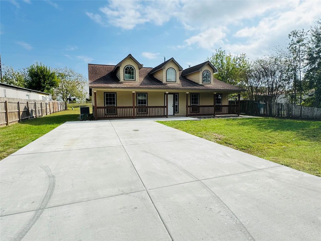 Photo of 17202 E Shawnee Street, Baytown, TX 77523 (MLS # 24915158)