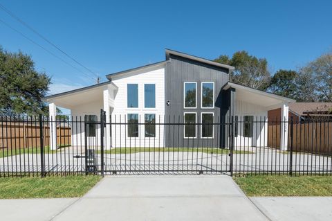 Photo of 5903 Doolittle Boulevard #A, Houston, TX 77033 (MLS # 94606302)