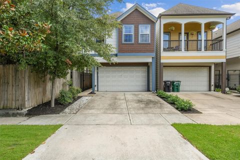 Photo of 2107 Crockett Street, Houston, TX 77007 (MLS # 31157065)