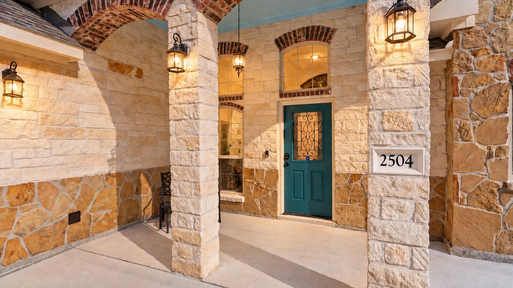 2504 W Green Briar Drive