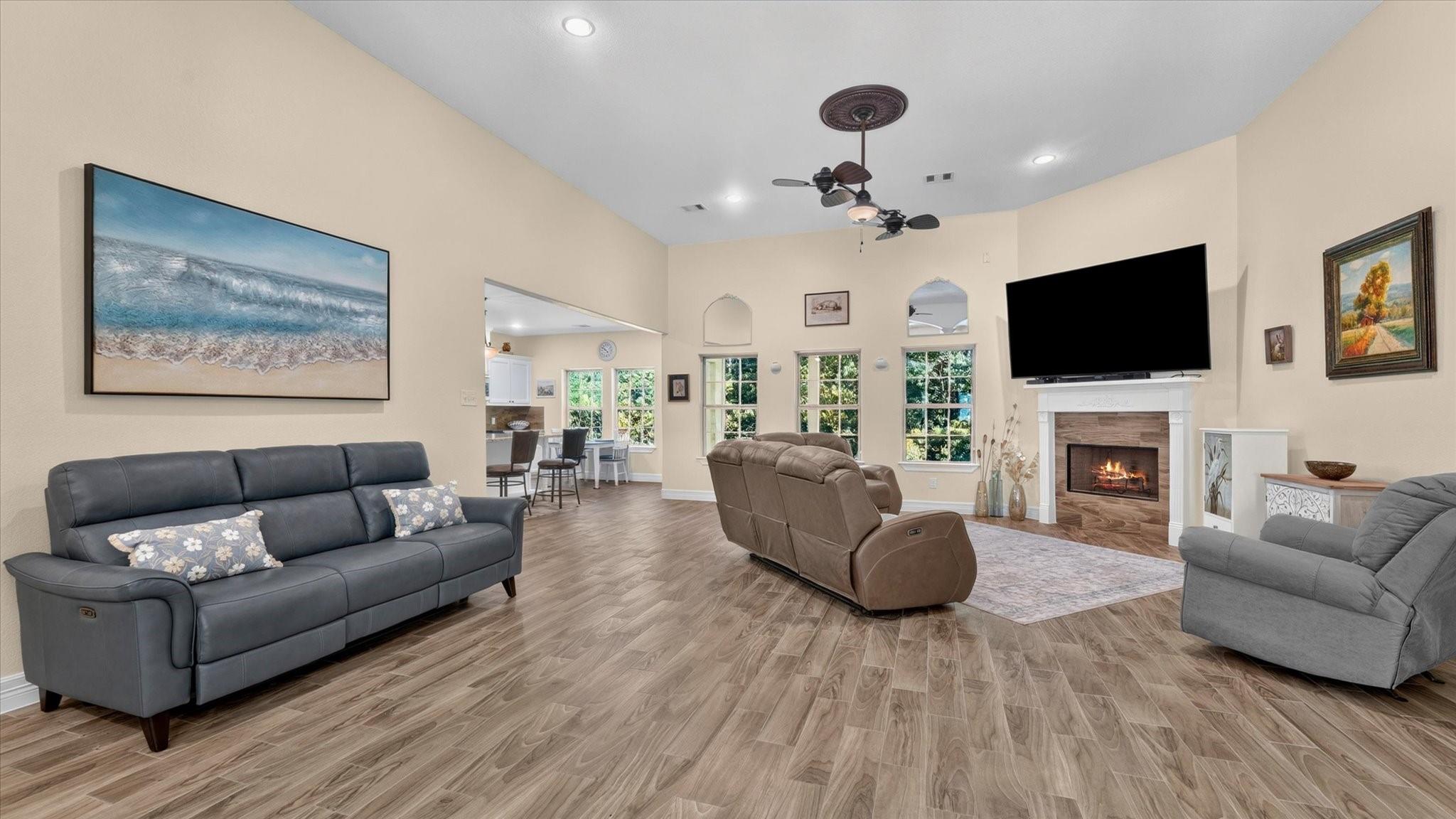 2504 W Green Briar Drive