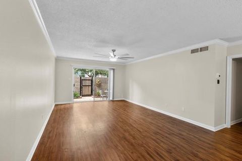 Photo of 2701 Bellefontaine Street, Houston, TX 77025 (MLS # 21515501)