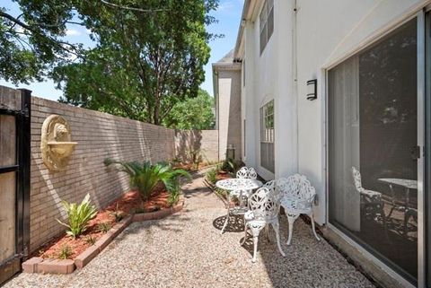 Tiny photo for 2701 Bellefontaine Street, Houston, TX 77025 (MLS # 21515501)