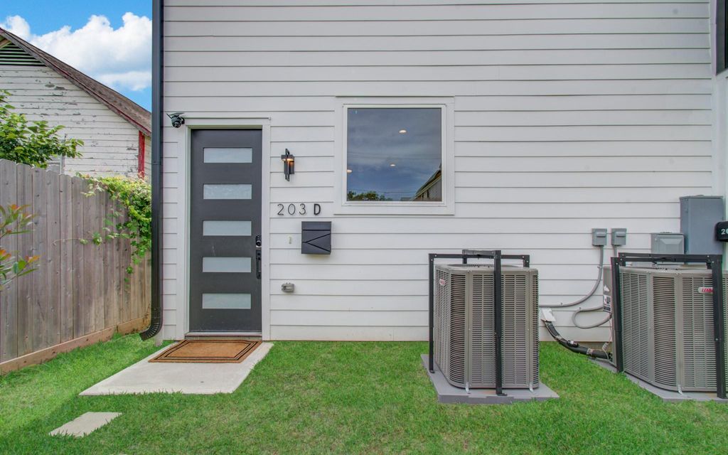 Photo of 203 Danna Lane #D, Houston, TX 77009 (MLS # 66790904)